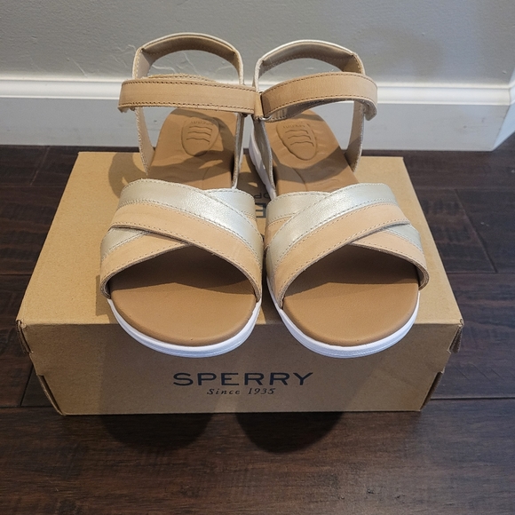 Brand New Sperry sandals size 4M - Picture 1 of 4